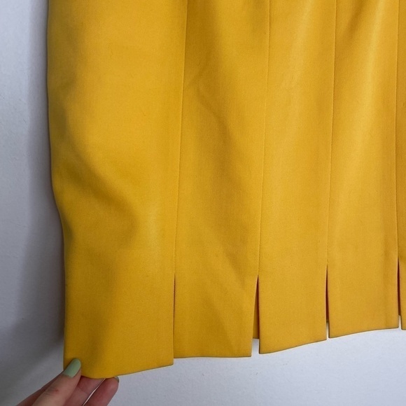 VINTAGE bright saturated yellow mini skirt - Picture 2 of 6